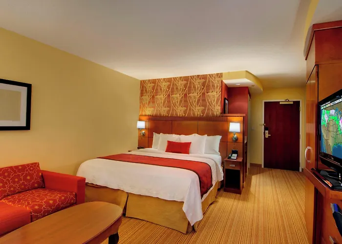Courtyard By Marriott Madison East